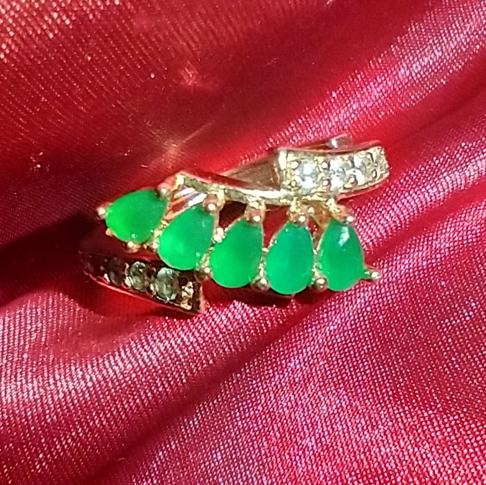 SANDAWANA EMERALD RING WITH WHITE ZIRCON IN 9K GOLD 1.07CTS